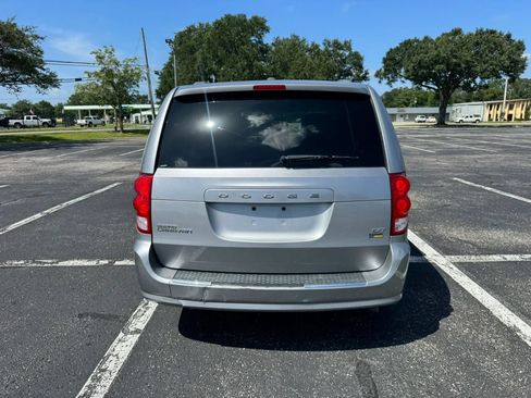 Used 2016 Dodge Grand Caravan SXT FWD image 6