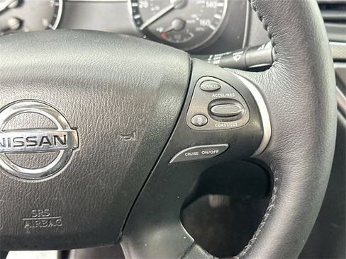 Used 2018 Nissan Pathfinder SL image 23
