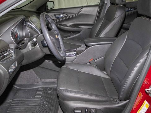 Used 2019 Chevrolet Malibu LT w/ Leather Package image 12