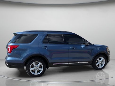 Certified 2018 Ford Explorer XLT w/ Equipment Group 202A image 31