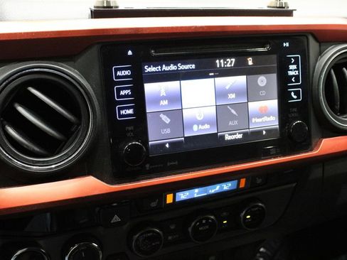 Used 2016 Toyota Tacoma TRD Sport image 22