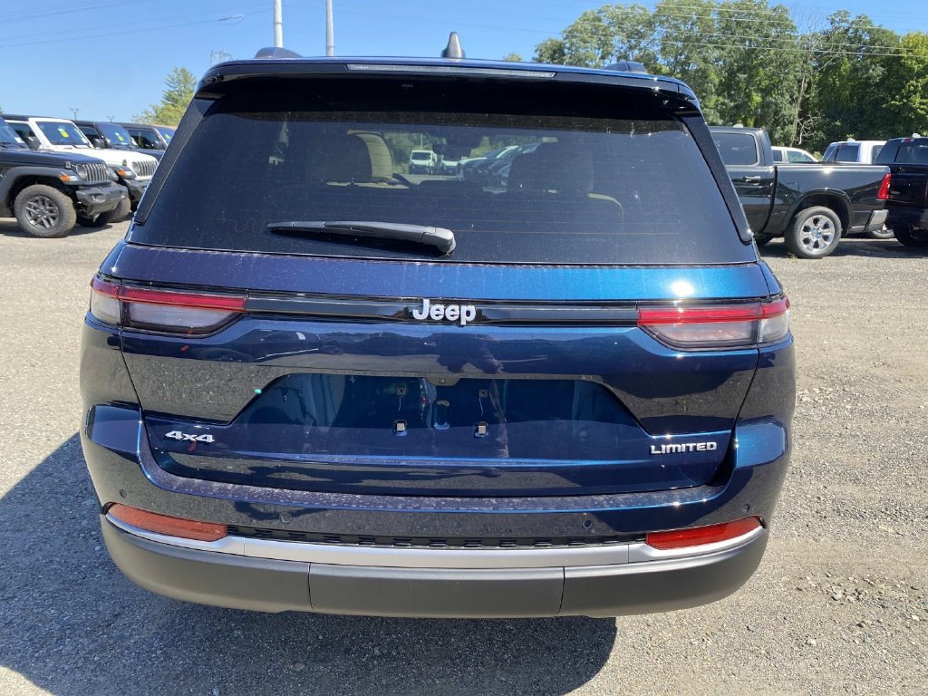 New 2027 Jeep Grand Cherokee Limited AWD/4WD image 4