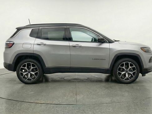 Used 2025 Jeep Compass Limited image 11