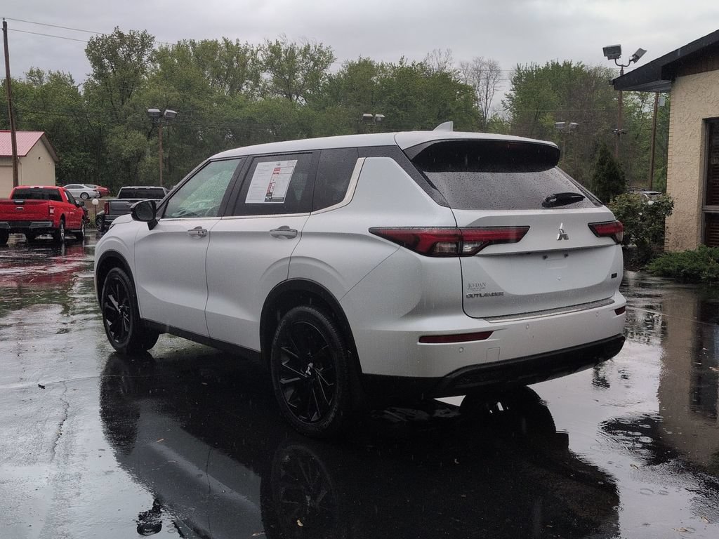 Used 2023 Mitsubishi Outlander SE Black Edition AWD/4WD image 7