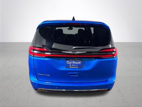 New 2026 Chrysler Pacifica Select FWD image 7