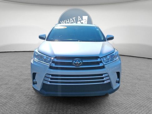 Used 2019 Toyota Highlander Plus FWD image 9