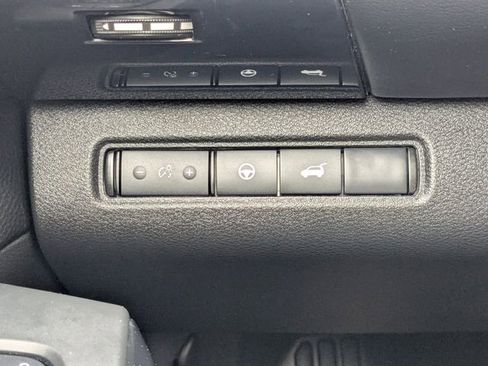 Used 2025 Nissan Pathfinder SV image 24