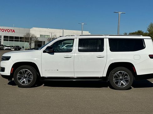 Used 2024 Jeep Wagoneer L Series II w/ Flexible Seating Group image 7