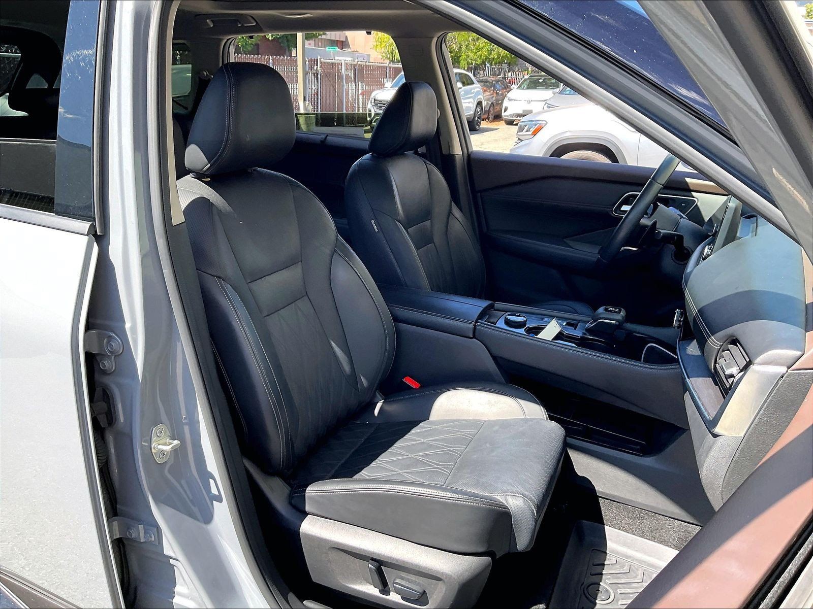 Used 2023 Nissan Rogue Platinum AWD/4WD image 6