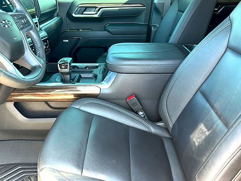 Used 2025 Chevrolet Silverado 1500 LT Trail Boss w/ Convenience Package II AWD/4WD image 13