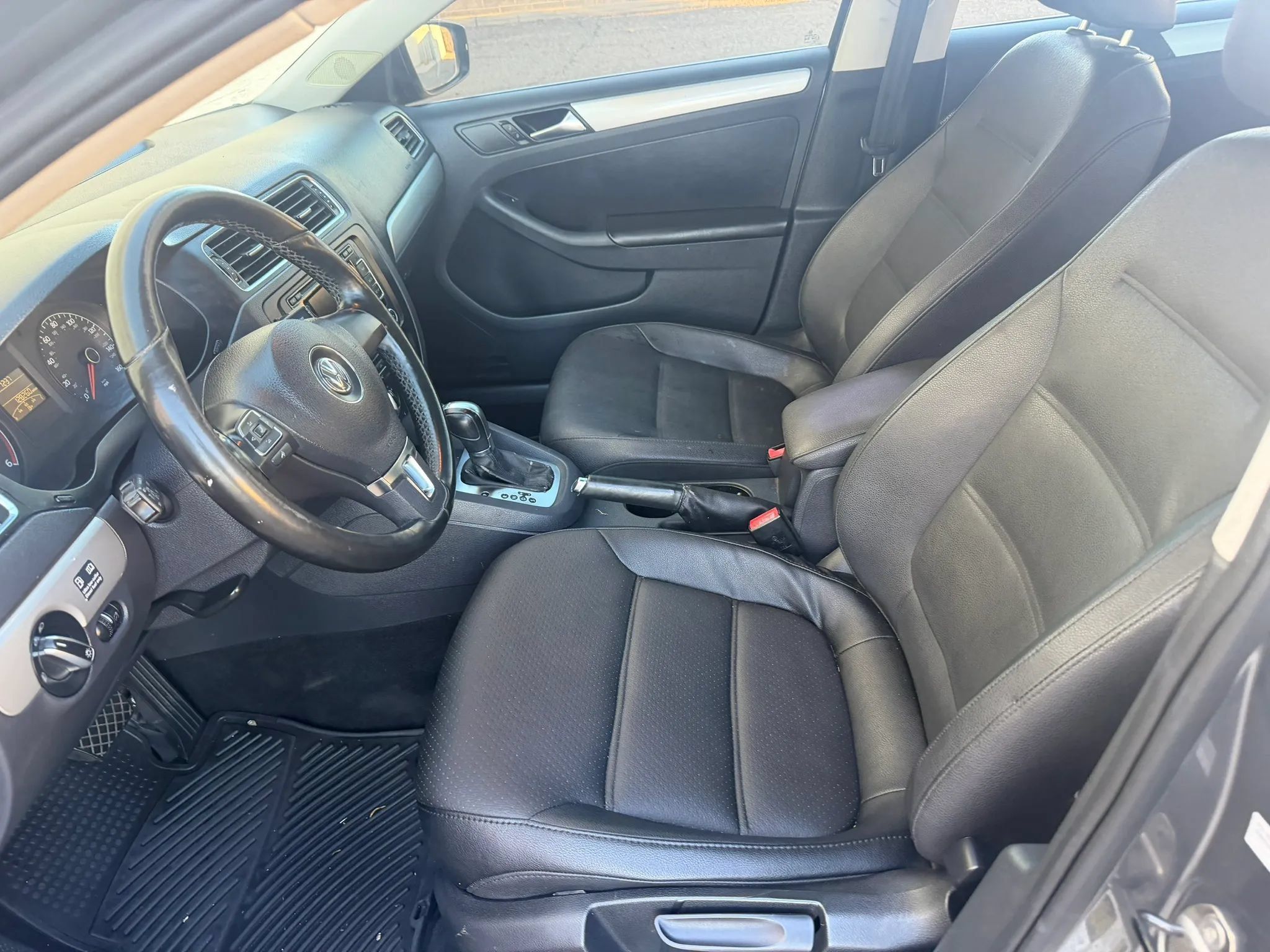 Used 2011 Volkswagen Jetta TDI FWD image 9