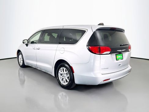 Used 2023 Chrysler Voyager LX FWD image 7