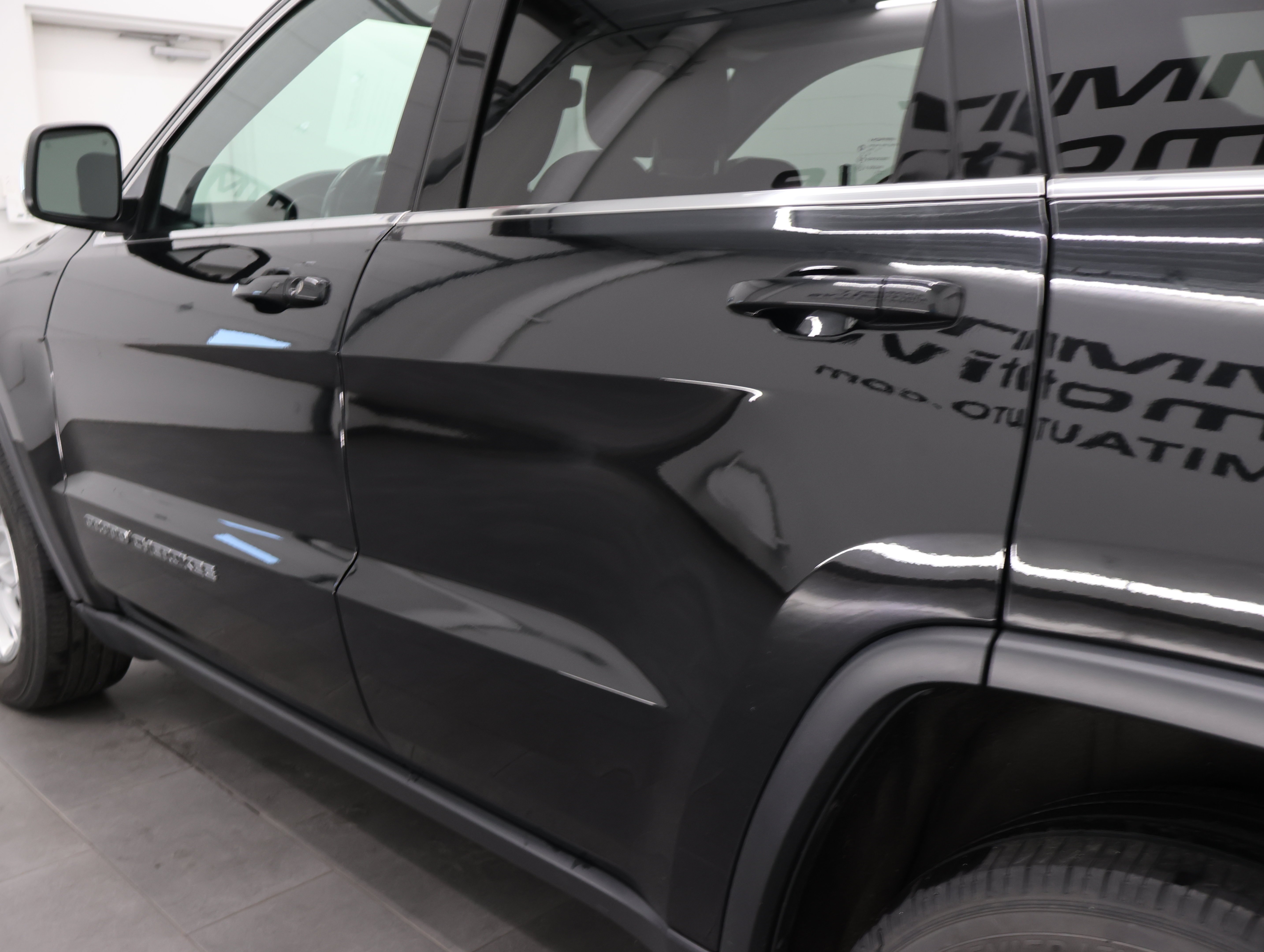 Used 2021 Jeep Grand Cherokee Laredo AWD/4WD image 32