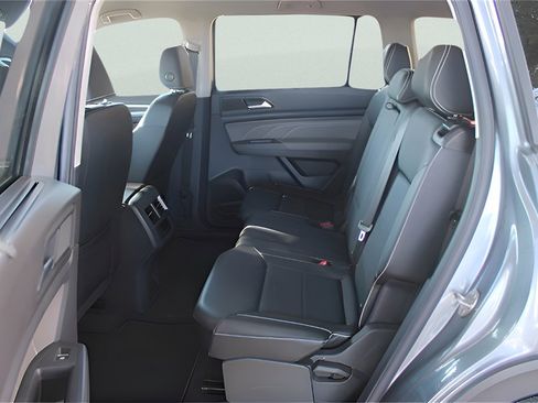 Used 2023 Volkswagen Atlas SE image 30