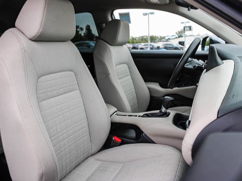 Certified 2023 Honda HR-V LX image 16