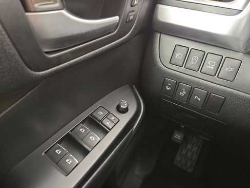 Used 2017 Toyota Highlander Limited Platinum image 32