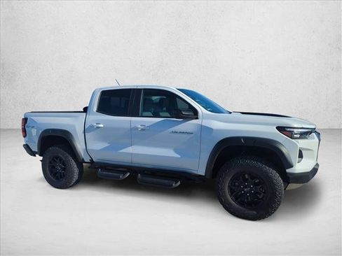 Used 2025 Chevrolet Colorado ZR2 w/ Midnight Edition AWD/4WD image 4