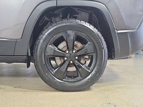 Used 2020 Jeep Cherokee Latitude Plus AWD/4WD image 37