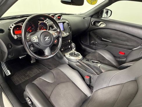 Used 2019 Nissan 370Z Touring Sport RWD image 14