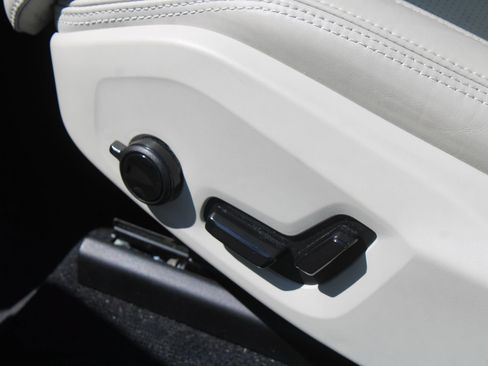 Used 2022 Volvo XC60 B5 Inscription w/ Advanced Package FWD image 24