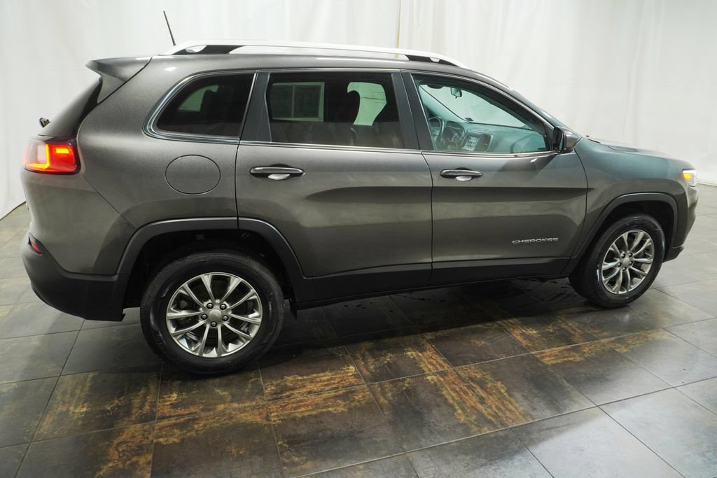 Used 2019 Jeep Cherokee Latitude Plus w/ Cold Weather Group AWD/4WD image 4