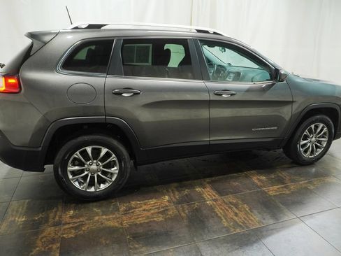 Used 2019 Jeep Cherokee Latitude Plus w/ Cold Weather Group AWD/4WD image 4