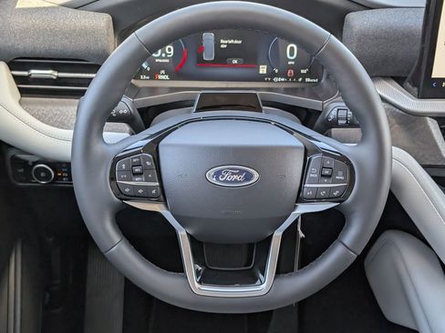 New 2026 Ford Explorer Platinum image 10