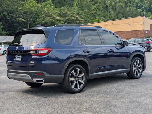Used 2024 Honda Pilot Touring image 9
