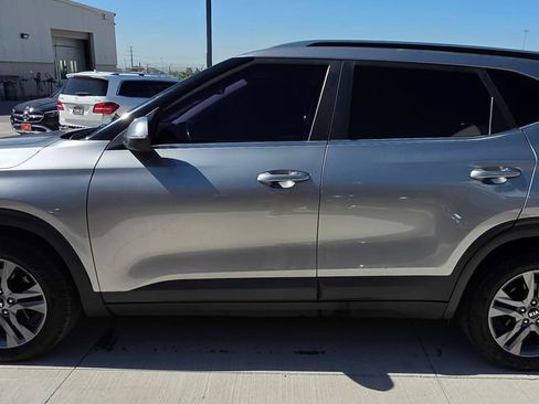 Used 2021 Kia Seltos S AWD/4WD image 3