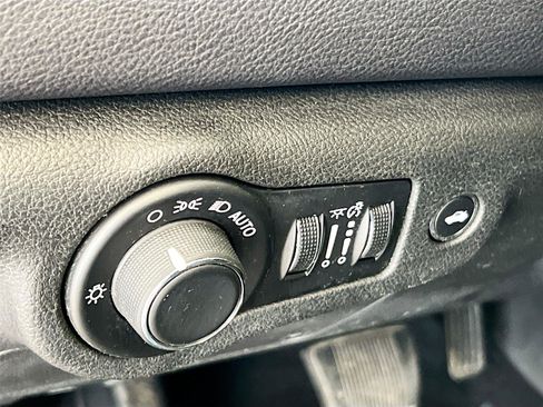 Used 2015 Chrysler 200 Limited w/ Convenience Group FWD image 14