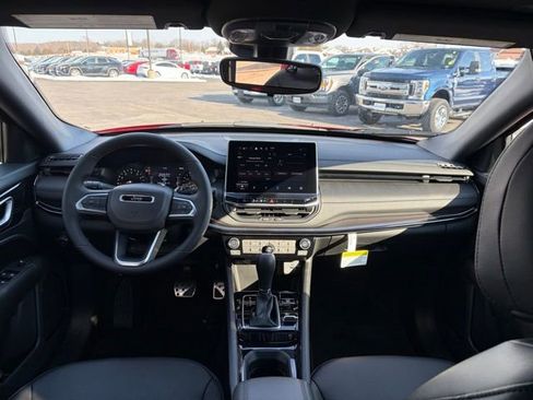 New 2026 Jeep Compass Latitude image 13