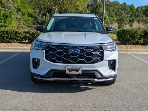 New 2026 Ford Explorer Platinum image 9