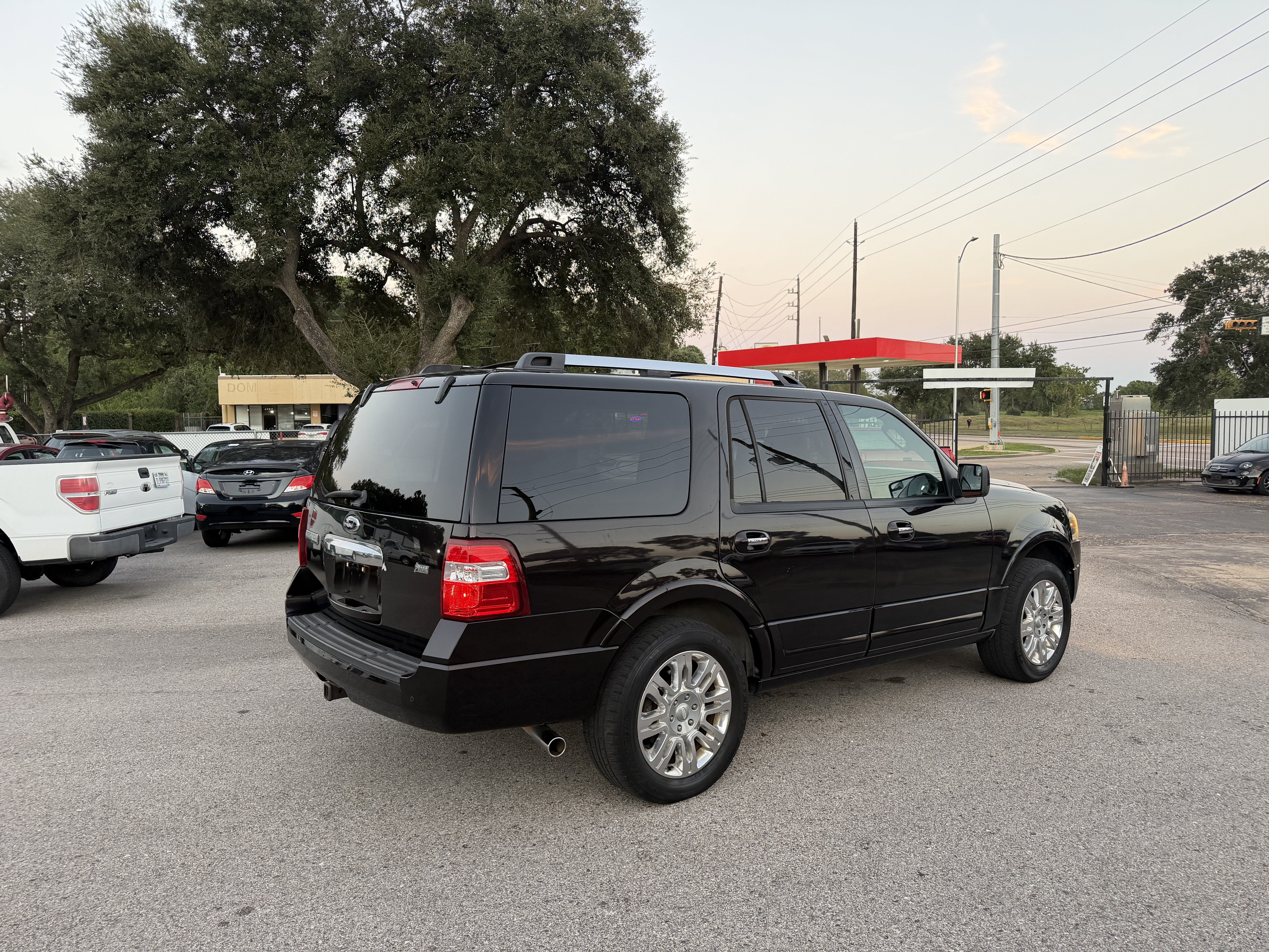 Used 2013 Ford Expedition Limited RWD image 8
