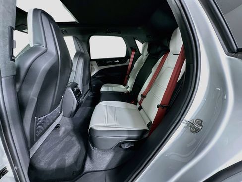 Certified 2026 Porsche Cayenne GTS AWD/4WD image 24
