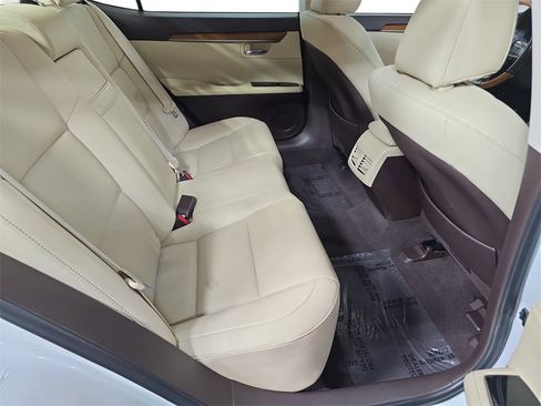 Used 2016 Lexus ES 300h image 26