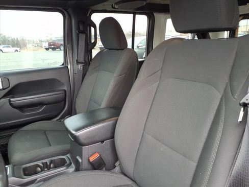 Certified 2023 Jeep Wrangler Unlimited w/ Cold Weather Group image 9