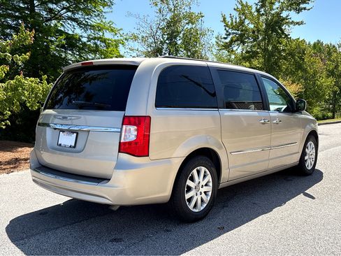 Used 2015 Chrysler Town & Country Touring w/ Driver Convenience Group FWD image 26