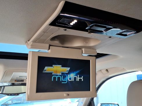 Used 2015 Chevrolet Suburban LT image 16