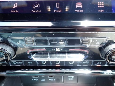 New 2025 Jeep Grand Cherokee L Limited image 18