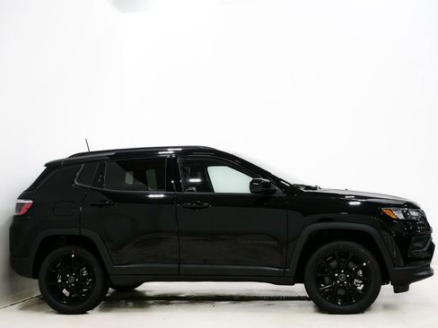 New 2026 Jeep Compass Latitude image 4