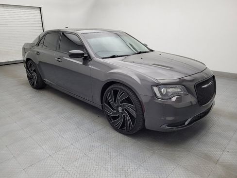 Used 2019 Chrysler 300 Touring w/ Sport Appearance Package RWD image 11