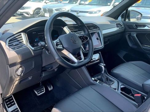 Used 2022 Volkswagen Tiguan SE R-Line AWD/4WD image 4