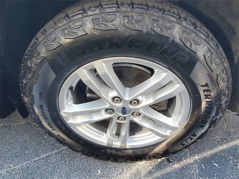 Used 2020 Ford Explorer XLT image 6