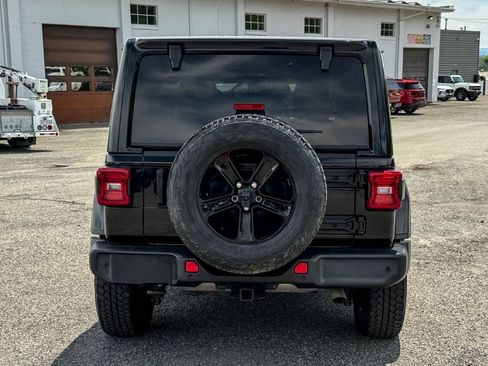 Used 2021 Jeep Wrangler Unlimited Sahara AWD/4WD image 4