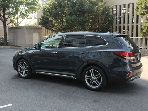 Used 2017 Hyundai Santa Fe Limited AWD/4WD image 9
