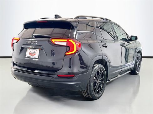 Used 2022 GMC Terrain SLT w/ LPO, 'HIT The Road' Package image 4
