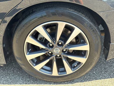 Used 2017 Nissan Altima 2.5 SV FWD image 19