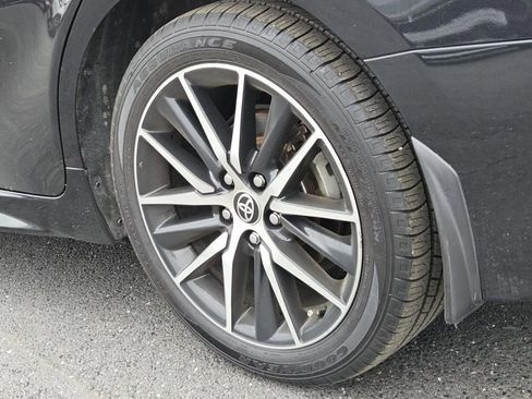 Used 2021 Toyota Camry SE w/ Cold Weather Package image 7