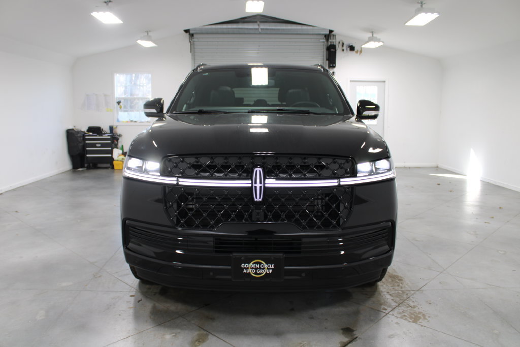 New 2026 Lincoln Navigator L Reserve w/ Jet Appearance Package AWD/4WD image 2