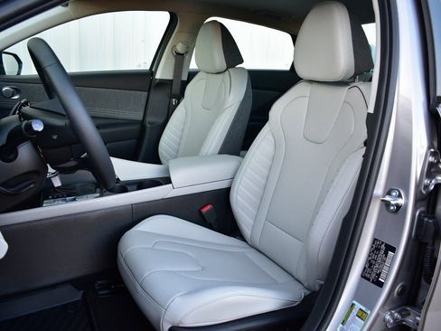 New 2026 Hyundai Elantra Limited FWD image 17